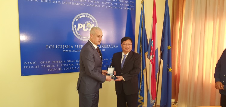 Slika /PU_ZG/slike/PUZ/2019/LISTOPAD/kinezi 251019/foto 8.jpg